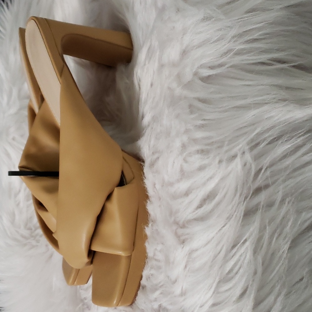 NWOB Strappy Crossband Sandals Sz 11 (3.5" Heel) - Picture 3 of 5